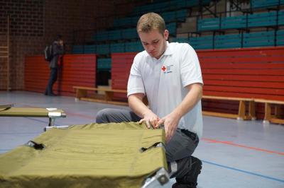 Ueber 300 Fluechtlinge werden ab heute in Esslingen untergebracht - Stadt und DRK bereiten sich darauf vor